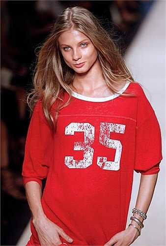 Anna Selezneva trên sàn diễn thời trang