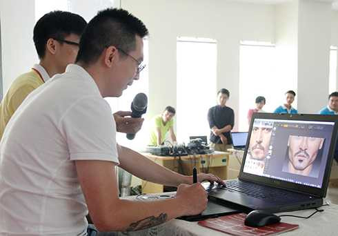 Tái hiện trực tiếp công nghệ sáng tạo để các sinh viên được chứng kiến