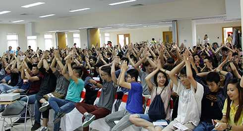 Hàng trăm bạn trẻ yêu thích công nghệ đã có những trải nghiệm thú vị