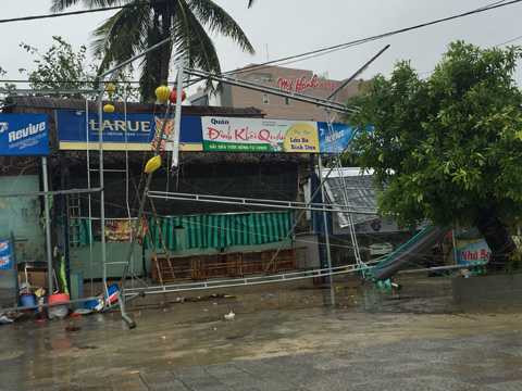 Nhiều hàng quán xơ xác