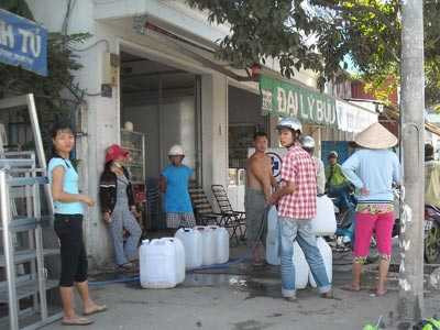 Dân thiếu nước sinh hoạt