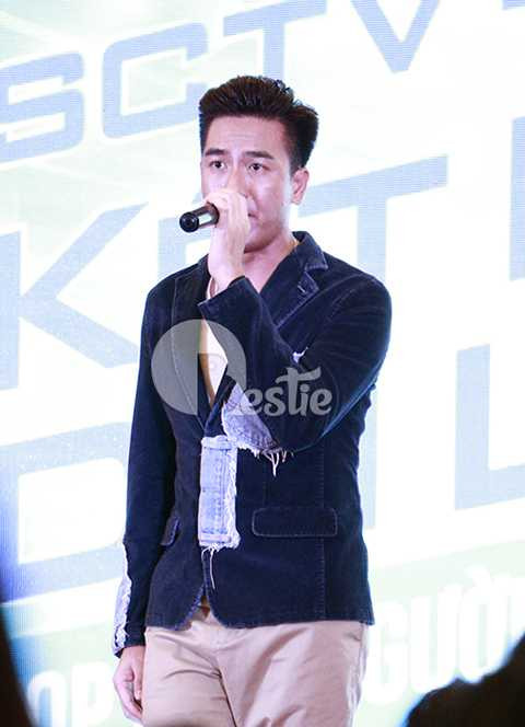 Còn nam diễn viên Mã Quốc Minh thì nhẹ nhàng và sâu lắng với ca khúc có tựa đề tiếng Việt là Tình bạn năm tháng.