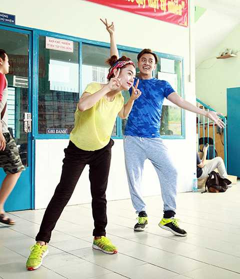 Liên khúc nhạc kịch tái hiện lại câu chuyện thật từ cuộc đời của Minh Hằng, từ lúc còn là cô gái đôi mươi ôm mộng làm nghệ thuật đến khi tỏa sáng, ghi dấu ấn trong lòng khán giả. Nhiều tình tiết hài gây cười, đan xen ca múa được cả hai tung hứng nhịp nhàng và ăn ý. 