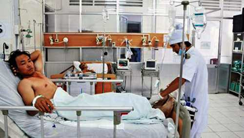 Nạn nhân Nguyễn Hùng Cường tại Bệnh viện Đa khoa Kiên Giang chiều ngày 13/9