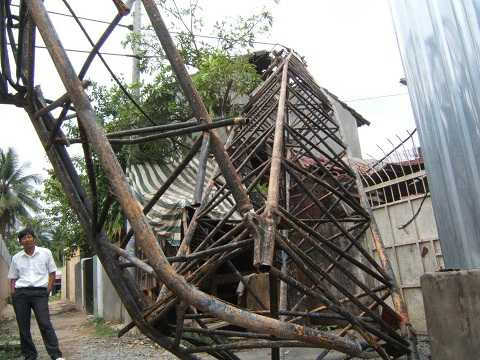 Hiện trường một vụ sập cần cẩu Hiện trường một vụ sập cần cẩu