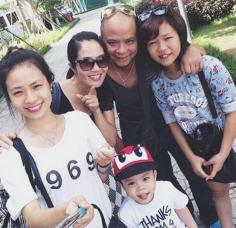 Anh Tuấn là gương mặt được giao nhiều vai phản diện trong phim Việt trong khi Nguyệt Hằng đa dạng ở nhiều tuýp nhân vật. Trên phim trường họ là cộng sự còn khi về nhà, họ là 'một nửa' của nhau, cùng chăm lo cho các con.