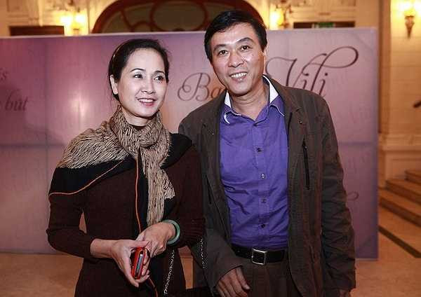 NSND Lan Hương và NSƯT Đỗ Kỷ là gương mặt quen thuộc trên màn ảnh Việt từ những bộ phim cách mạng đến phim ngày nay. Họ vừa là vợ chồng và cũng là đồng nghiệp của nhau. Đỗ Kỷ từng là 'sếp' của Lan Hương trong thời gian giữ chức Phó giám đốc Nhà hát Kịch Việt Nam.