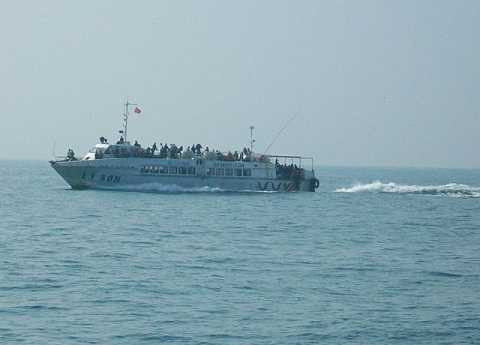 Hoạt động vận tải khách tuyến Lý Sơn-Sa Kỳ hiện đã bị tạm dừng hoạt động do ảnh hưởng của bão số 3 Hoạt động vận tải khách tuyến Lý Sơn-Sa Kỳ hiện đã bị tạm dừng hoạt động do ảnh hưởng của bão số 3