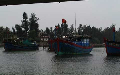 Tàu thuyền Quảng Trị vào nơi trú ẩn an toàn (Ảnh: T.L) Tàu thuyền Quảng Trị vào nơi trú ẩn an toàn (Ảnh: T.L)