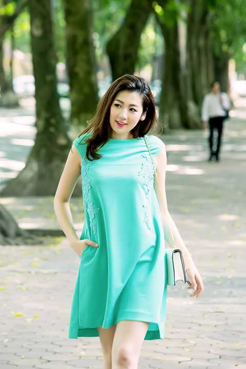 Là một tín đồ thời trang, Á hậu Dương Tú Anh luôn chăm chút cho hình ảnh của mình mỗi khi xuất hiện trước công chúng. Cô vừa mới giảm cân thành công sau những nỗ lực tập luyện không ngơi nghỉ.