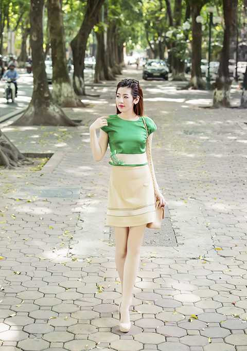 Bộ ảnh được thực hiện bởi sự hỗ trợ của stylist Tân Đà Lạt, nhiếp ảnh gia Như Hoàn, trang điểm Quách Ánh và nhà thiết kế Xuân Lê.