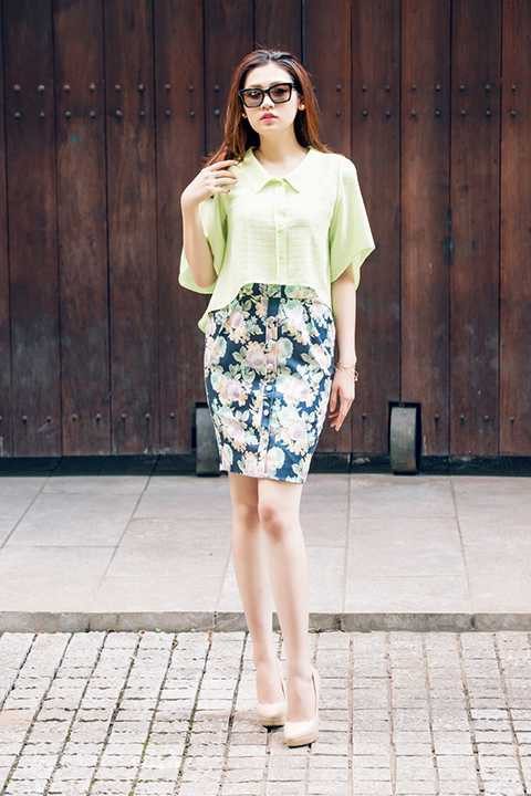 Ba năm sau khi tạo dấu ấn tại cuộc thi Hoa hậu Việt Nam 2012, Dương Tú Anh vẫn giữ được độ hot trong làng giải trí Việt. 