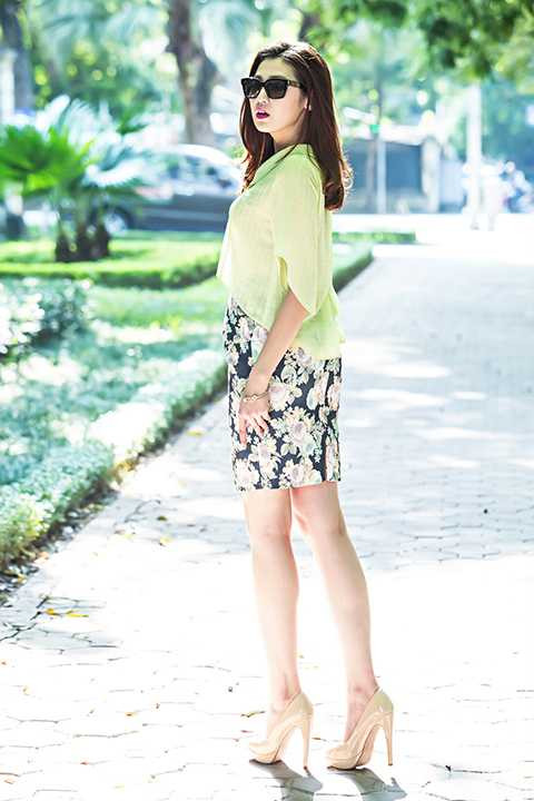 Hiện tại, ngoài việc học nâng cao hơn, Á hậu Tú Anh còn đảm nhận công việc dẫn chương trình và đọc bản tin sáng tại đài truyền hình.