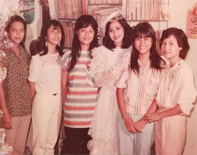 Diva Thanh Lam xinh đẹp và rạng rỡ trong ngày cưới.