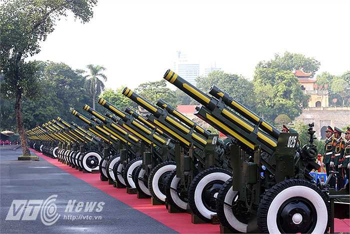 Chiều 31/8, tại khu vực sân hoàng thành Thăng Long, 25 khẩu pháo 105 mm đã được chuẩn bị sẵn sàng phục vụ cho dịp lễ Quốc khánh sẽ diễn ra vào ngày 2/9.