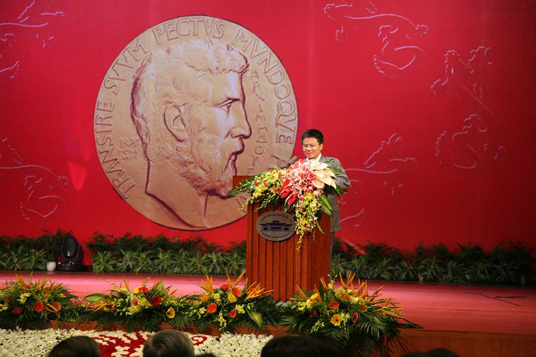 GS. Ngô Bảo Châu - Giải thưởng Fields cũng là cựu học sinh của khối Chuyên Toán Tin (ảnh: Bùi Tuấn)