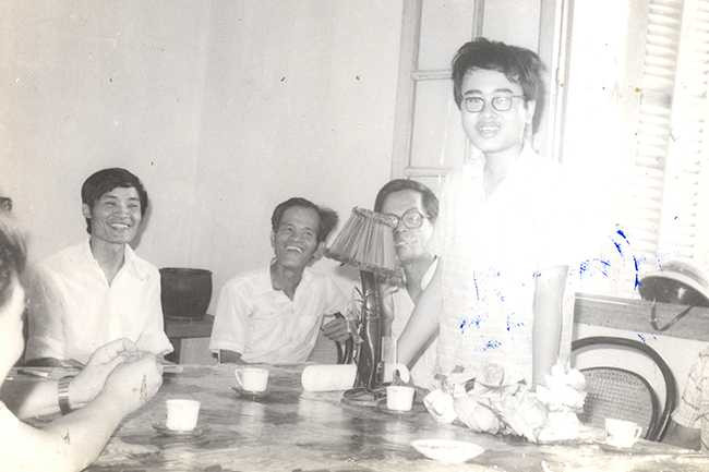 GS. Đàm Thanh Sơn (đứng) - cựu học sinh chuyên Toán