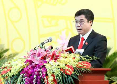 Đồng chí Hoàng Minh Tuấn, UVTV Tỉnh ủy, Trưởng Ban Tổ chức Tỉnh ủy phát biểu tham luận.