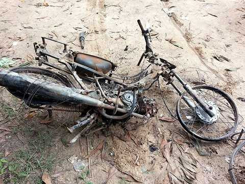 Chiếc xe máy bị thiêu rụi - Ảnh: Đức Trong