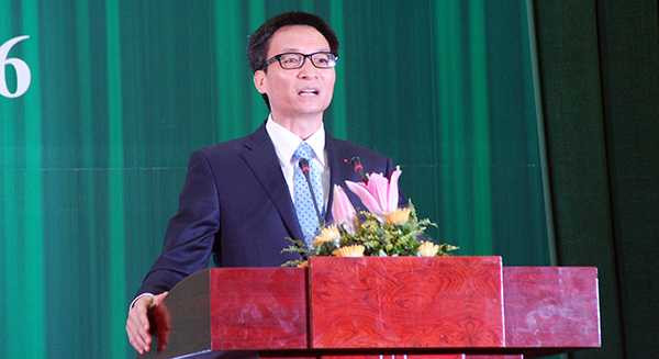 Phó Thủ tướng Vũ Đức Đam chia sẻ với các sinh viên ĐH Khoa học Xã hội và Nhân văn trong lễ khai giảng năm học mới (Ảnh: Phạm Thịnh)