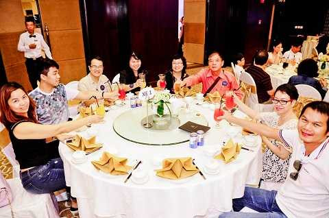 Cư dân Vinhomes Central Park vui vẻ kết tình hàng xóm Cư dân Vinhomes Central Park vui vẻ kết tình hàng xóm