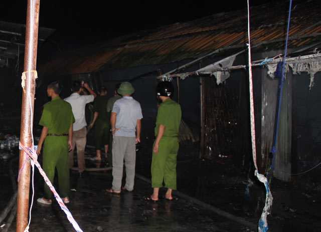 Chợ Tứ Hạ hoang tàn sau vụ cháy.