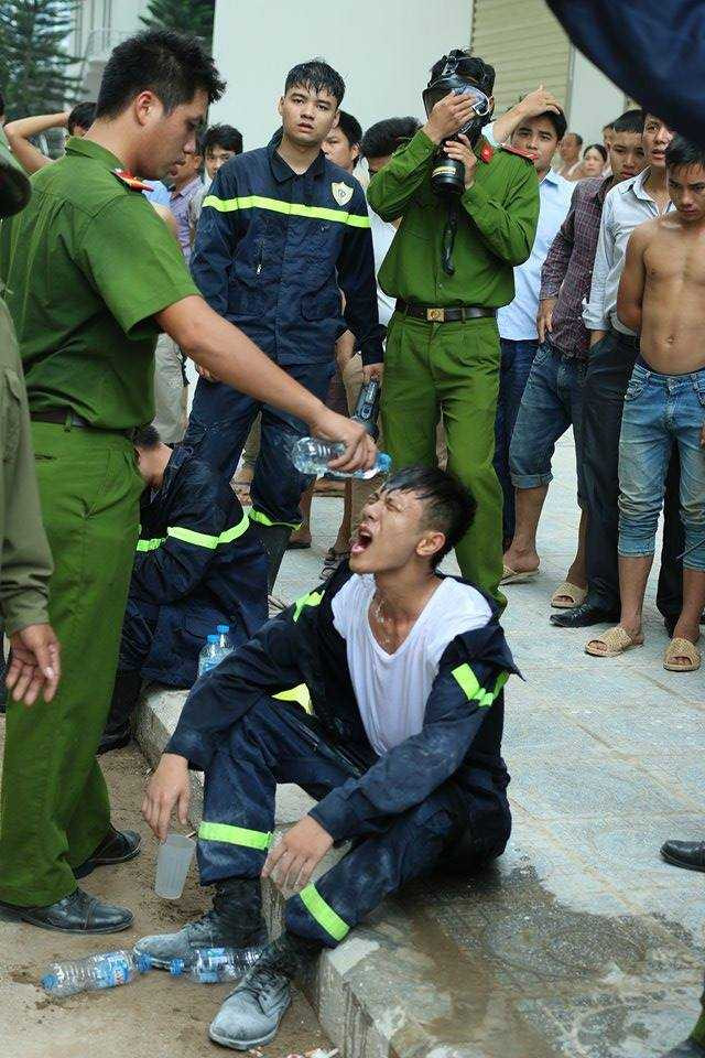 Cháy chung cư Linh Đàm: Phút hoảng sợ tháo chạy khỏi hành lang phủ kín khói