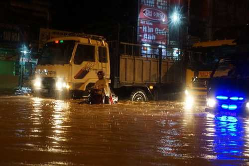 Xe lớn xe nhỏ tốc độ bằng nhau Xe lớn xe nhỏ tốc độ bằng nhau