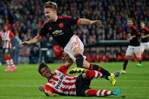 Cú vào bóng nguy hiểm của Hector Moreno Cú vào bóng nguy hiểm của Hector Moreno