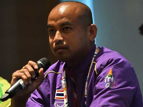 HLV Choketawee Promrut bất mãn vì bị xem nhẹ - Ảnh: AFP HLV Choketawee Promrut bất mãn vì bị xem nhẹ - Ảnh: AFP