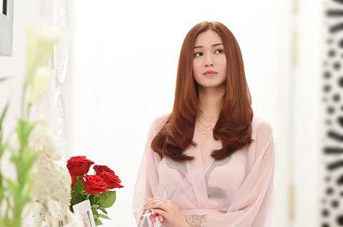 Lần đầu cộng tác với hai đạo diễn Châu Thổ và Việt Trinh, Khánh My gây bất ngờ với khả năng diễn tròn vai, sáng tạo và tự mình đóng rất nhiều cảnh gợi cảm nóng bỏng cùng Đức Hải.