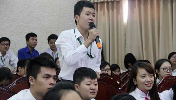 Nhiều băn khoăn của các bạn sinh viên đã được Phó Thủ tướng Vũ Đức Đam giải đáp