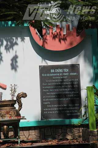 Bia chứng tích tội ác Khmer Đỏ ở Tân Lập Bia chứng tích tội ác Khmer Đỏ ở Tân Lập