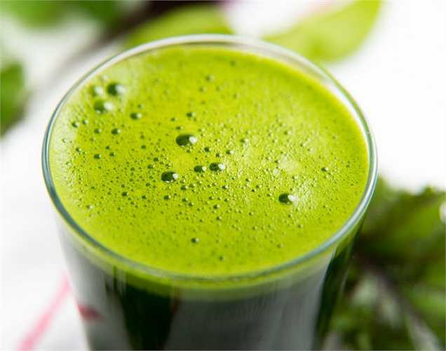 Nước ép lô hội: Tất cả chúng ta đều biết những lợi ích làm đẹp của lô hội, thực tế rằng loại thảo dược này cũng có khả năng điều trị đau bụng. Nó giúp làm dịu dạ dày và trị táo bón. 