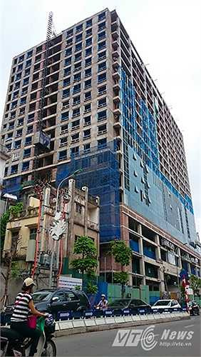 Tuy nhiên theo quan sát của PV VTC News, đến thời điểm giữa tháng 9/2015, nhiều hạng mục của tòa nhà vẫn đang trong quá trình xây thô.