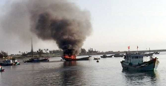 Nổ bình gas trên tàu cá: Vớt được 4 trong số 19 nạn nhân