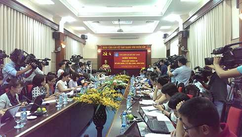 Bảo hiểm xã hội Việt Nam có buổi họp báo thông tin về việc thu bảo hiểm y tế học sinh sinh viên năm học 2015-2016.