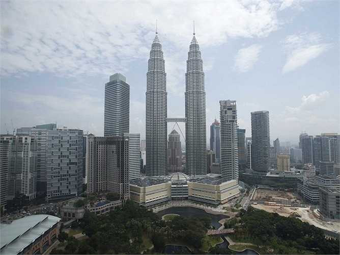 Kuala Lumpur - thành phố ít gây bất ngờ nhất khi phát triển như vũ bão nhất khi nó có nền tảng tài chính rất tốt cùng nhiều tiện nghi hiện đại. Đây được coi là trung tâm tài chính hàng đầu ở châu Á