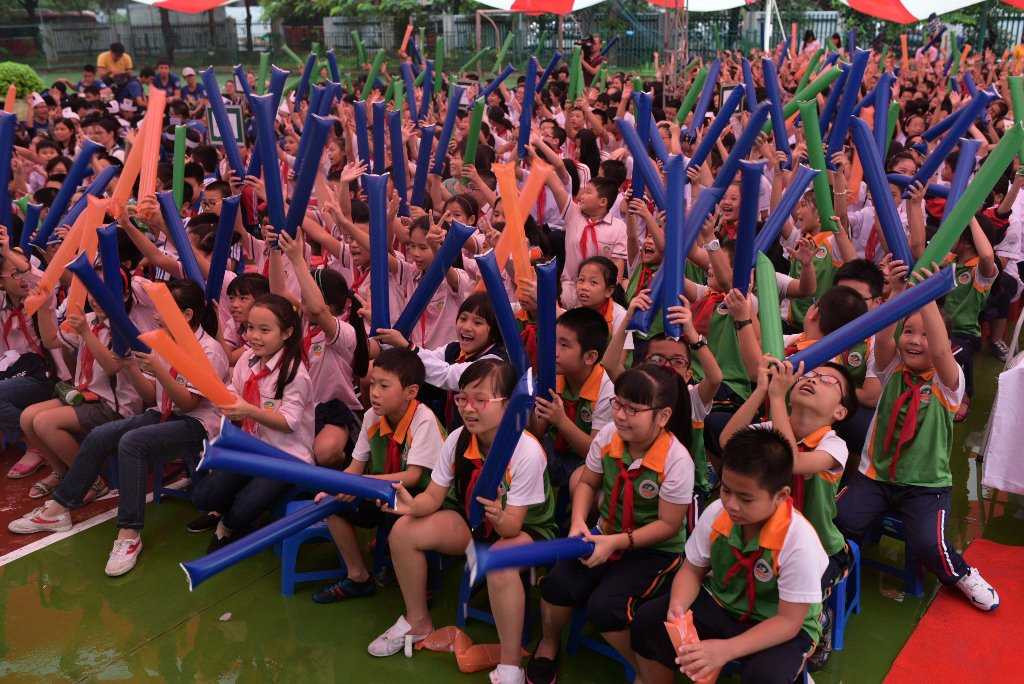 Các em trường tiểu học Ngôi sao hào hứng tham gia lễ phát động