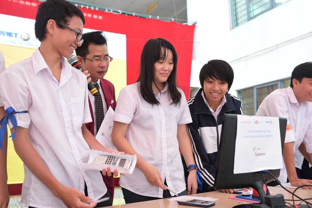 Đội thi trường THPT Yên Hòa