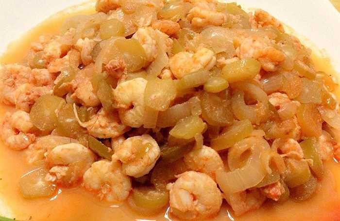 Ngoài ra, người ta còn làm nguyên liệu nấu nhiều món ăn như tôm nấu khế.