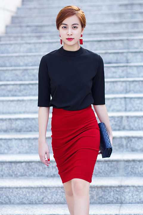 Với phong cách thời trang ổn định, tinh tế, cô nàng ngày càng khẳng định gu thời trang đẳng cấp của mình trong làng giải trí Việt.