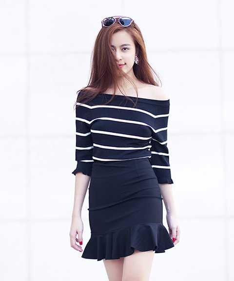 Được biết, hiện tại cô là ca sĩ khá đắt show ca nhạc, đặc biệt Hoàng Thùy Linh rất chăm chỉ làm MV âm nhạc và liên tục tạo ra những bản hít đình đám.