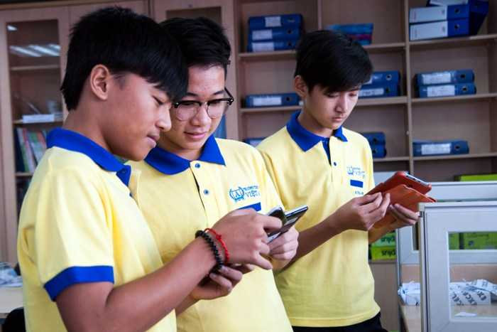 Một trường học sử dụng toàn bộ sách giáo khoa điện tử