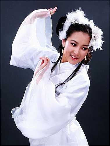 Vẻ trẻ trung và ngọt ngào của Tống Giai vai Hằng Nga trong Ngã đích lão bà khiếu Thường Nga.