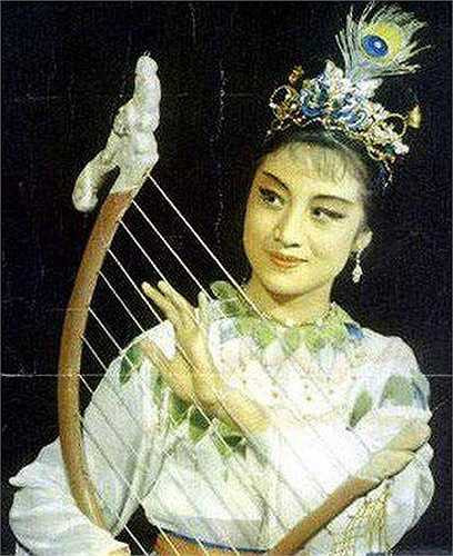 Người đẹp Thư Xảo thủ vai nàng Hằng Nga xinh đẹp và mạnh mẽ trong Hậu Nghệ và Thường Nga 1960.