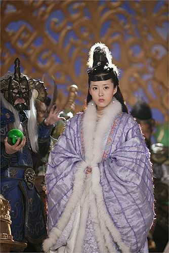 Nàng Hằng Nga do Nhan Đan Thần thể hiện trong Bảo Liên Đăng toát lên sự dịu dàng, thanh tú và thuần khiết.