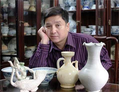 Sau này, Chí Trung làm thêm nghề buôn bán đồ cổ để nuôi sống gia đình. Hiện anh là Phó Giám đốc Nhà hát Tuổi trẻ. Con gái đầu lòng đã lập gia đình, con trai út đang du học. Cuộc sống dễ chịu hơn nên anh thường đưa vợ đi du lịch.