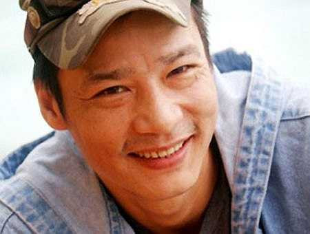 Lớn lên, Võ Hoài Nam đi bộ đội. Sau khi giải ngũ, anh sang Nga lao động nhưng được 2 năm thì bị trục xuất về nước vì tội đánh nhau. Dù cuộc sống riêng vất vả nhưng anh lại rất có duyên với điện ảnh. Anh được chú ý ngay từ những vai diễn đầu tiên. Năm 2003, anh giành giải Diễn viên trẻ xuất sắc nhất trong LHP châu Á - Thái Bình Dương lần thứ 47 tại Pusan (Hàn Quốc). Đây là lần đầu tiên Việt Nam có giải ở hạng mục này. Năm 2007, anh được phong tặng danh hiệu NSƯT