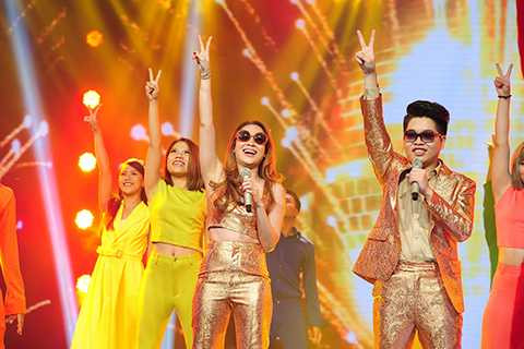 Mặc dù Đức Phúc không chiếm ưu thế về ngoại hình nhưng với giọng hát thiên phú chạm đến trái tim người nghe, anh đã đi vào lòng công chúng bằng chính sự tự nhiên và chân thành. Mặc dù Đức Phúc không chiếm ưu thế về ngoại hình nhưng với giọng hát thiên phú chạm đến trái tim người nghe, anh đã đi vào lòng công chúng bằng chính sự tự nhiên và chân thành.